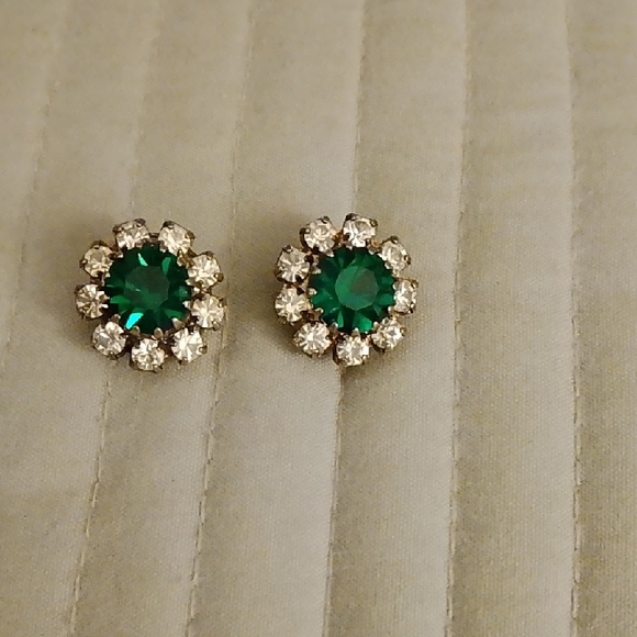Vintage Jewelry - Elegant Green and Silver Stud Earrings